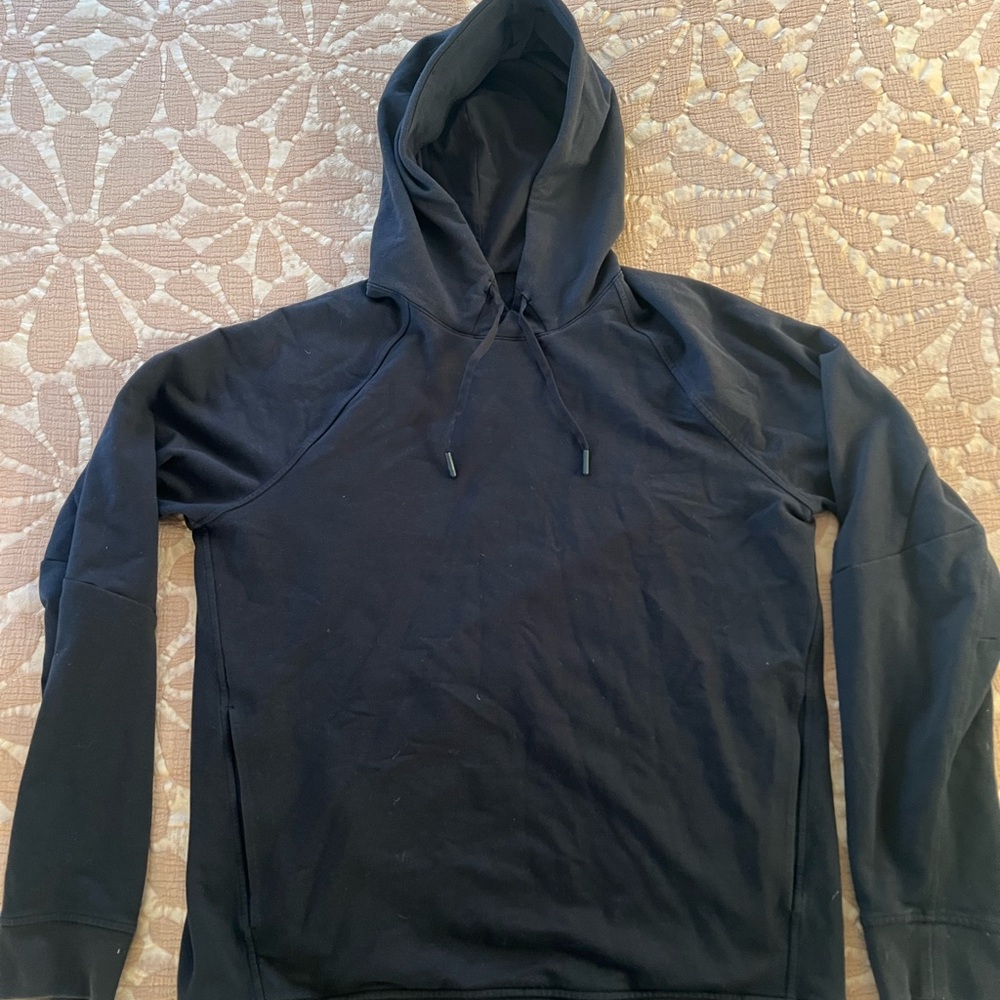 Lululemon Women’s Black Pullover Hoodie with Relaxed Fit and Drawstring Hood